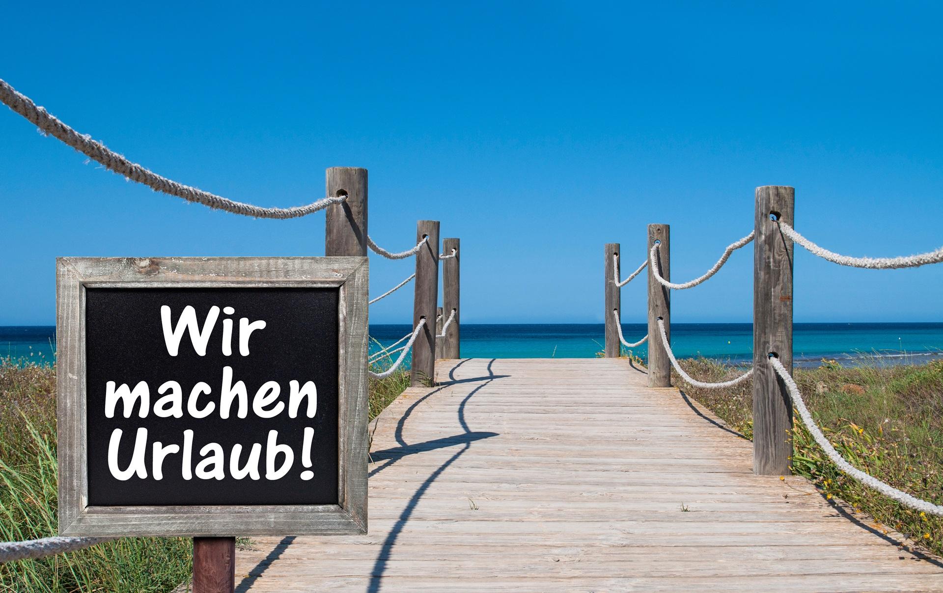 Weg zum Strand mit Urlaubsschild | Transfer Antalya Side